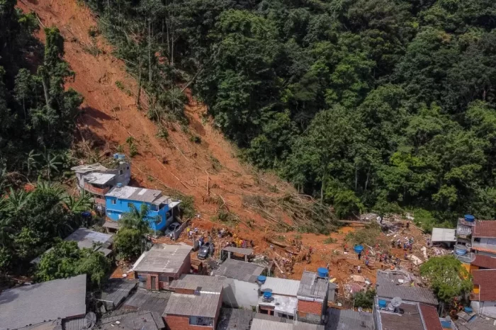Com biocápsulas, Ambipar e ICC iniciam restauro de áreas degradadas pelas chuvas em São Sebastião