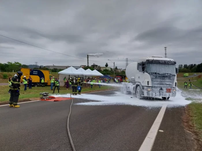 Exercício de prontidão mais de 100 profissionais colaboram em simulação de acidente na Anhanguera