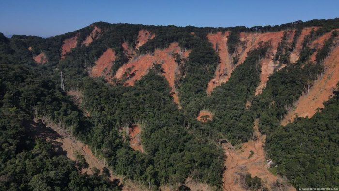 Cicatrizes abertas pela água na Serra do Mar, em São Sebastião. Foto: Assessoria de Imprensa/ICC.