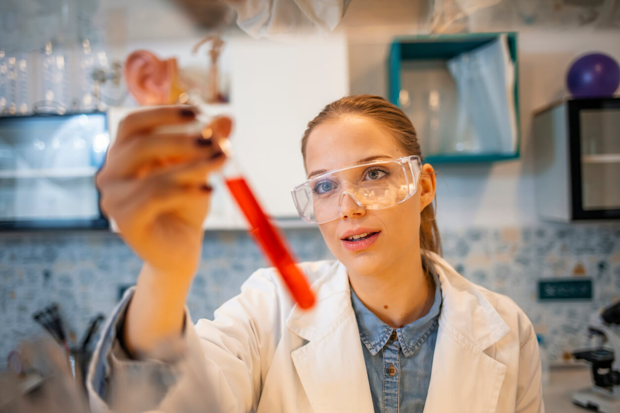 drug-testing-woman-in-lab